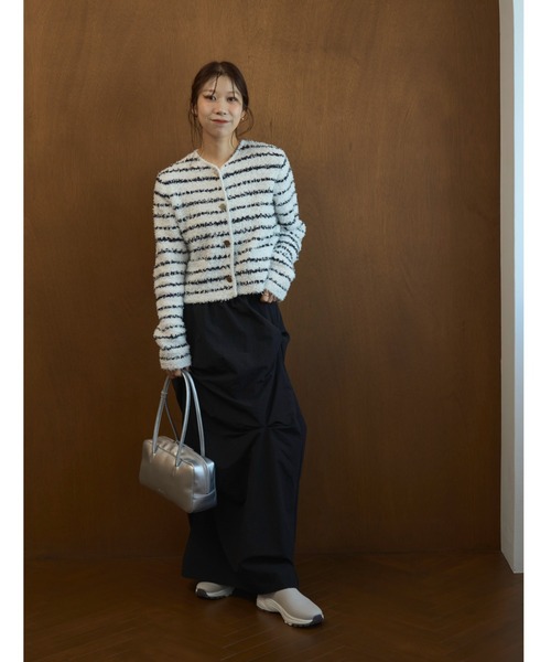 emmi（エミ）の「タックフォルムスカート/撥水（スカート・レディース・ブルー/ブラック/アイボリー・1/0）」の8枚目の写真