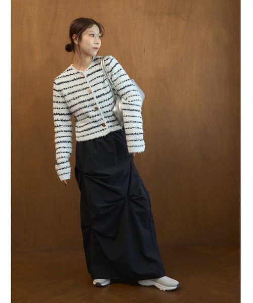 emmi（エミ）の「タックフォルムスカート/撥水（スカート・レディース・ブルー/ブラック/アイボリー・1/0）」の9枚目の写真