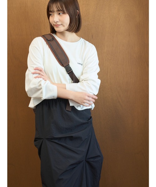 emmi（エミ）の「タックフォルムスカート/撥水（スカート・レディース・ブルー/ブラック/アイボリー・1/0）」の10枚目の写真