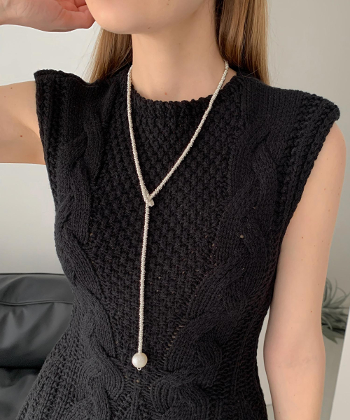 VASCARA(バスカラ)の「Cable Sleeveless Knit Top (3colors)(ニット/セーター・レディース・アイボリー/ブラック/グレー・FREE)」の4枚目の写真