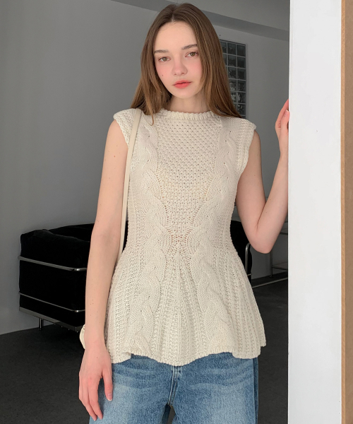 VASCARA(バスカラ)の「Cable Sleeveless Knit Top (3colors)(ニット/セーター・レディース・アイボリー/ブラック/グレー・FREE)」の6枚目の写真