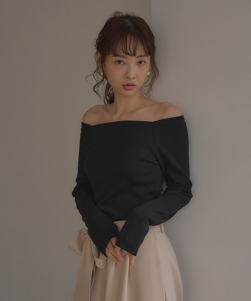 SOELA(ソエラ)の「【INGNI SOELA】カップ付オフショルトップス/WEB限定(Tシャツ/カットソー・レディース・ブラック/オフホワイト・FREE)」の7枚目の写真