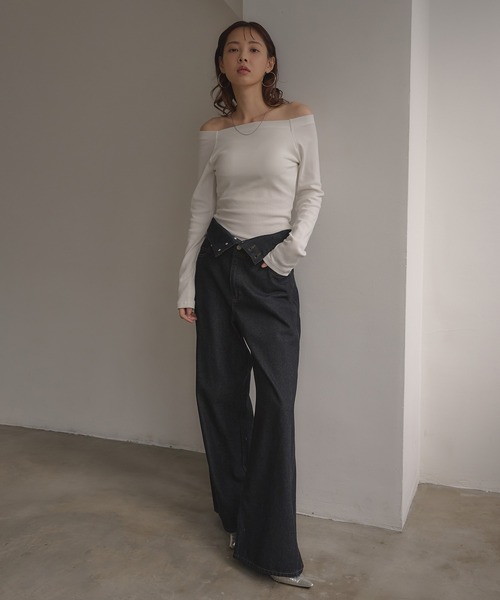 SOELA(ソエラ)の「【INGNI SOELA】カップ付オフショルトップス/WEB限定(Tシャツ/カットソー・レディース・ブラック/オフホワイト・FREE)」の3枚目の写真
