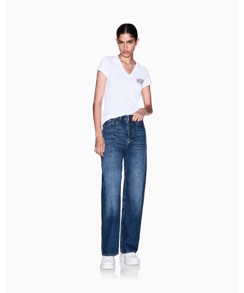 ARMANI EXCHANGE(アルマーニエクスチェンジ)の「【A|X アルマーニ エクスチェンジ】ハートロゴ 半袖VネックTシャツ/SLIM(Tシャツ/カットソー・レディース・ブラック/ホワイト・X-SMALL/X-LARGE/SMALL/MEDIUM/LARGE)」の4枚目の写真