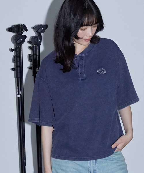 Anchor Smith(アンカー スミス)の「ヴィンテージ加工 ラインストーン へンリーネック ワッフル半袖Tシャツ(Tシャツ/カットソー・レディース・ネイビー/ブラウン/レッド/ブラック/グレー・M/L)」の4枚目の写真