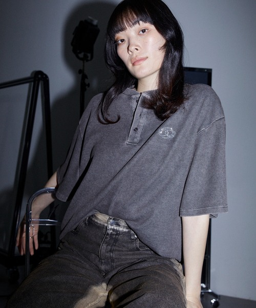Anchor Smith(アンカー スミス)の「ヴィンテージ加工 ラインストーン へンリーネック ワッフル半袖Tシャツ(Tシャツ/カットソー・レディース・ネイビー/ブラウン/レッド/ブラック/グレー・M/L)」の3枚目の写真