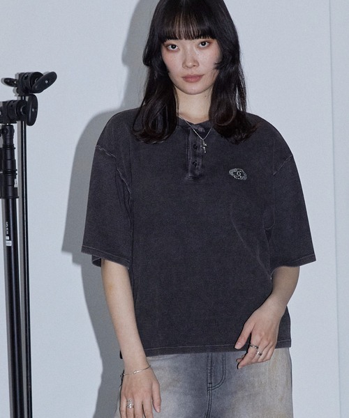 Anchor Smith(アンカー スミス)の「ヴィンテージ加工 ラインストーン へンリーネック ワッフル半袖Tシャツ(Tシャツ/カットソー・レディース・ネイビー/ブラウン/レッド/ブラック/グレー・M/L)」の1枚目の写真
