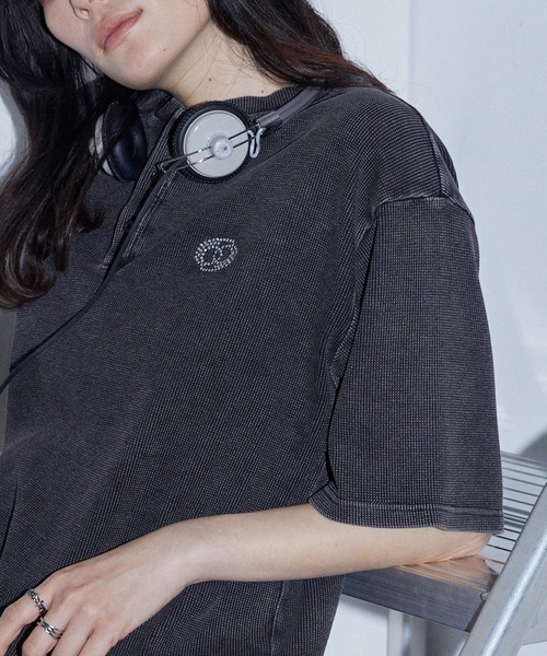 Anchor Smith(アンカー スミス)の「ヴィンテージ加工 ラインストーン へンリーネック ワッフル半袖Tシャツ(Tシャツ/カットソー・レディース・ネイビー/ブラウン/レッド/ブラック/グレー・M/L)」の8枚目の写真