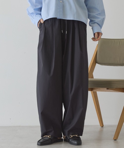 AMERICAN HOLIC(アメリカンホリック)の「ナイロンドロストタックパンツ(その他パンツ・レディース・カーキ/ブラック/オフホワイト・L/M)」の2枚目の写真