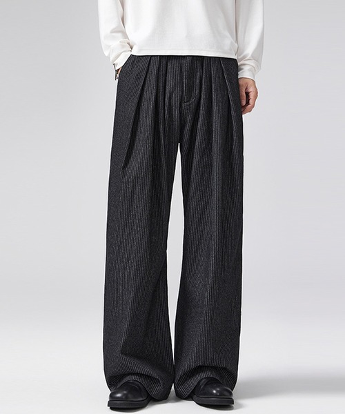 TOBEE(トゥビー)の「【TOBEE】バルーンシルエット ディープタックワイドパンツ(デニムパンツ・メンズ・ブラック・SMALL/MEDIUM/LARGE/X-LARGE)」の2枚目の写真