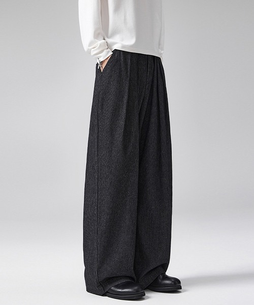 TOBEE(トゥビー)の「【TOBEE】バルーンシルエット ディープタックワイドパンツ(デニムパンツ・メンズ・ブラック・SMALL/MEDIUM/LARGE/X-LARGE)」の7枚目の写真