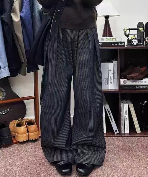 TOBEE(トゥビー)の「【TOBEE】バルーンシルエット ディープタックワイドパンツ(デニムパンツ・メンズ・ブラック・SMALL/MEDIUM/LARGE/X-LARGE)」の10枚目の写真