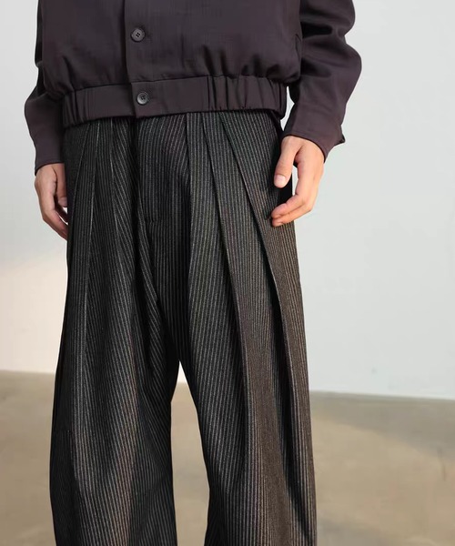 TOBEE(トゥビー)の「【TOBEE】バルーンシルエット ディープタックワイドパンツ(デニムパンツ・メンズ・ブラック・SMALL/MEDIUM/LARGE/X-LARGE)」の22枚目の写真