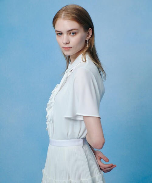 LOULOU WILLOUGHBY（ルルウィルビー）の「【LOULOU WILLOUGHBY】ペタルフリルフレアスリーブブラウス（シャツ/ブラウス・レディース・サックスブルー/オフホワイト/ブラック/ピンク・2）」の7枚目の写真
