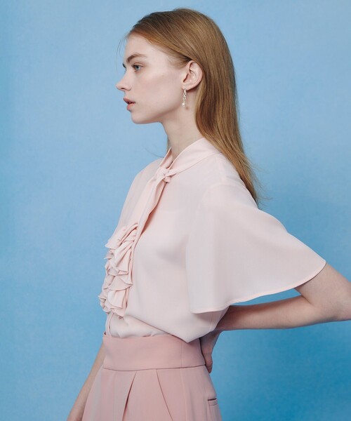 LOULOU WILLOUGHBY（ルルウィルビー）の「【LOULOU WILLOUGHBY】ペタルフリルフレアスリーブブラウス（シャツ/ブラウス・レディース・サックスブルー/オフホワイト/ブラック/ピンク・2）」の16枚目の写真