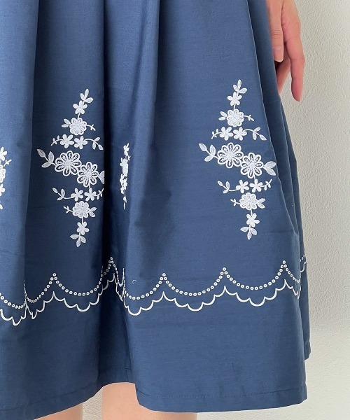 F i.n.t（フィント）の「レース風プリントヘムシャツワンピース（シャツワンピース・レディース・ライトブルー/ブルー・FREE）」の5枚目の写真