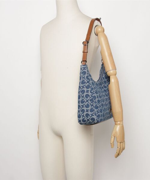 Guess(ゲス)の「WELLS Shoulder Satchel ショルダーバッグ(ショルダーバッグ・レディース・インディゴブルー・ONE SIZE)」の2枚目の写真