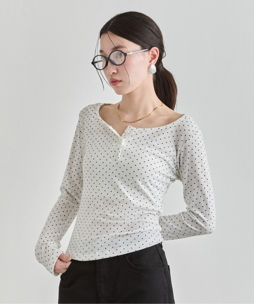 NUJOH(ヌゾ)の「Dot Henley Top / ドットヘンリートップス(Tシャツ/カットソー・レディース・グレー/ブラック/アイボリー・FREE)」の8枚目の写真