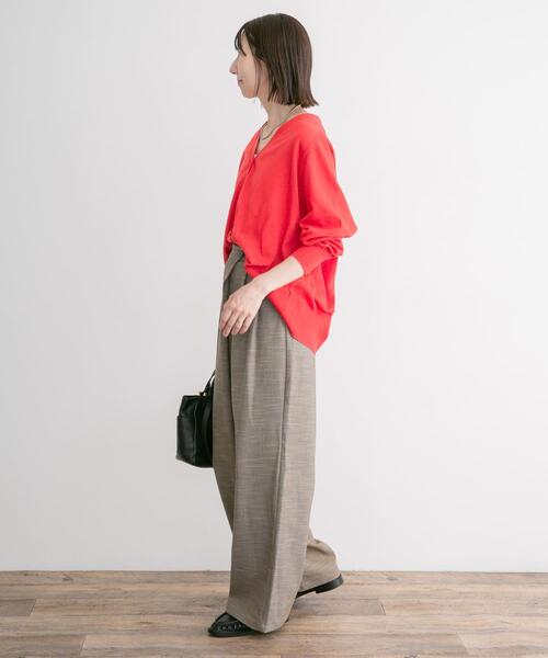 ITEMS URBANRESEARCH(アイテムズ アーバンリサーチ)の「『UVカット/洗濯可』Vネックオーバーカーディガン(楽着シリーズ)(ニット/セーター・レディース・オフホワイト/ブラック/ベージュ/レッド・FREE)」の17枚目の写真