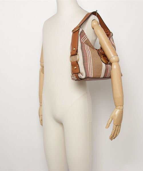 CAMDEN Shoulder Bag ショルダーバッグ | GUESS(ゲス) JAPAN 公式 CAMDEN Shoulder Bag ショルダーバッグ | GUESS(ゲス) JAPAN 公式