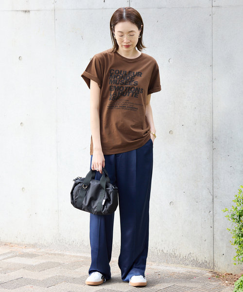 SLOBE IENA（スローブイエナ）の「La Hutte/ラ ユット SLOBE別注 ロゴTシャツ（Tシャツ/カットソー・レディース・ブラウン/ホワイト/チャコールグレー・FREE）」の17枚目の写真