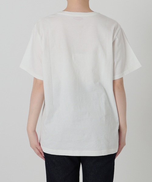 SLOBE IENA（スローブイエナ）の「La Hutte/ラ ユット SLOBE別注 ロゴTシャツ（Tシャツ/カットソー・レディース・ブラウン/ホワイト/チャコールグレー・FREE）」の5枚目の写真