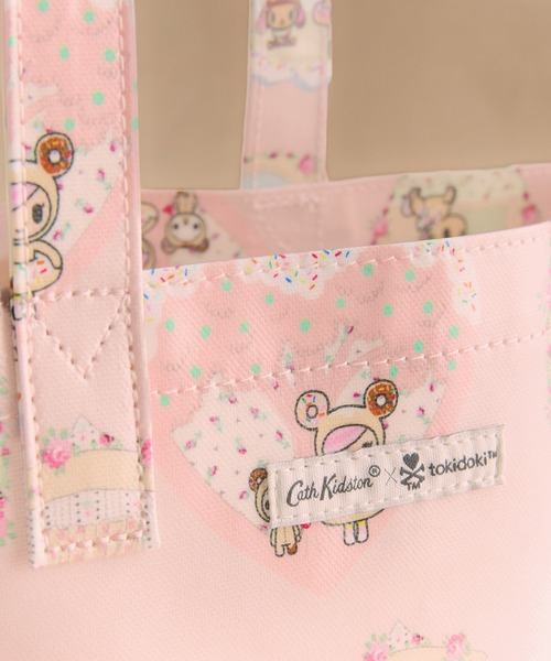 Cath Kidston(キャスキッドソン)の「tokidoki ラージ ブックバッグ Tokidoki Town(トートバッグ・レディース・ピンク・FREE)」の4枚目の写真