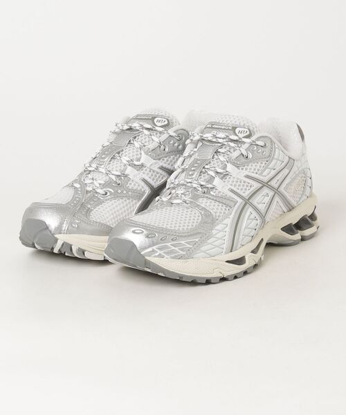ASICS（アシックス）の「GEL-NIMBUS 10.1 / ゲルニンバス 10.1（スニーカー・メンズ・ホワイト×シルバー・27/24.5/24/23/28.5/29/27.5/23.5/26.5/25/25.5/26/28）」の2枚目の写真