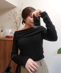 タイトトップス オフショルダートップス」に該当するTシャツ