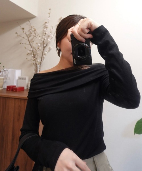 Reurie'（レウリィ）の「オフショルダータートルトップ(saki select)（Tシャツ/カットソー・レディース・ブラック/ブルー/ホワイト・FREE）」の12枚目の写真