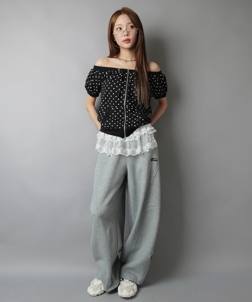 SPINNS（スピンズ）の「オフショルジップトップス/パフスリーブ/チャーム（Tシャツ/カットソー・レディース・ブラック系1/ネイビー/グレー・ONESIZE）」の21枚目の写真