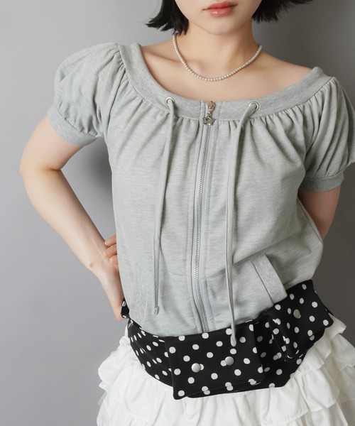 SPINNS（スピンズ）の「オフショルジップトップス/パフスリーブ/チャーム（Tシャツ/カットソー・レディース・ブラック系1/ネイビー/グレー・ONESIZE）」の10枚目の写真