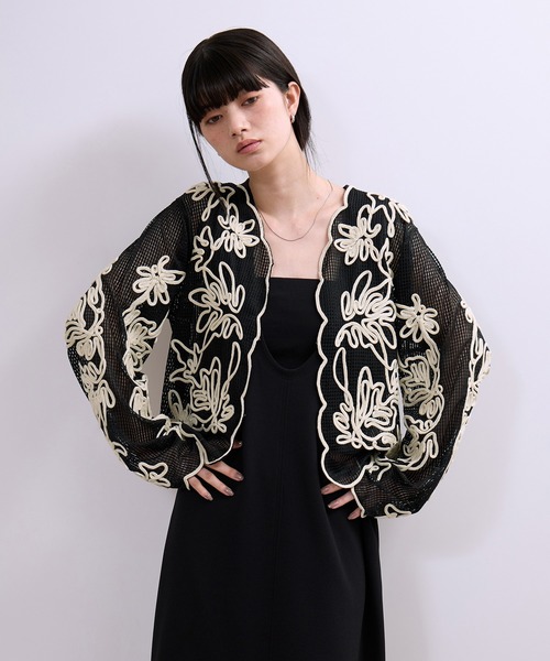 ADAM ET ROPE'(アダムエロペ)の「【WEB限定】メッシュエンブロイダリーカーディガン(カーディガン/ボレロ・レディース・ブラック系その他/ブラック/ホワイト・FREE)」の3枚目の写真