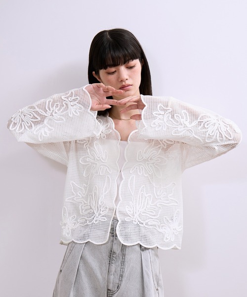 ADAM ET ROPE'(アダムエロペ)の「【WEB限定】メッシュエンブロイダリーカーディガン(カーディガン/ボレロ・レディース・ブラック系その他/ブラック/ホワイト・FREE)」の18枚目の写真