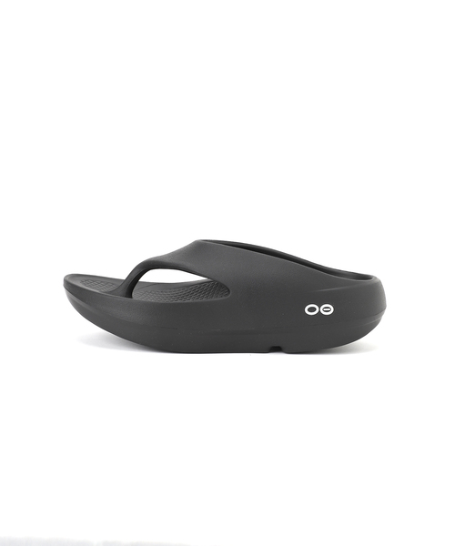 OOFOS（ウーフォス）の「OOFOS/ウーフォス Ooriginal+（サンダル・レディース・ブラック/ホワイト系その他・25cm/24cm/23cm）」の4枚目の写真