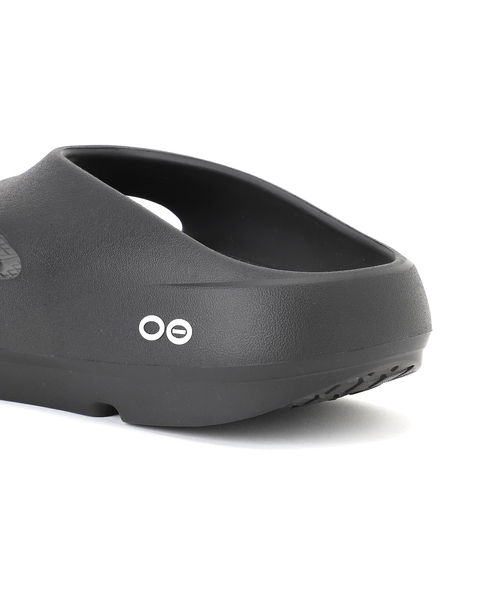 OOFOS（ウーフォス）の「OOFOS/ウーフォス Ooriginal+（サンダル・レディース・ブラック/ホワイト系その他・25cm/24cm/23cm）」の7枚目の写真