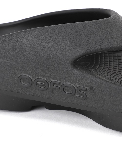 OOFOS（ウーフォス）の「OOFOS/ウーフォス Ooriginal+（サンダル・レディース・ブラック/ホワイト系その他・25cm/24cm/23cm）」の11枚目の写真