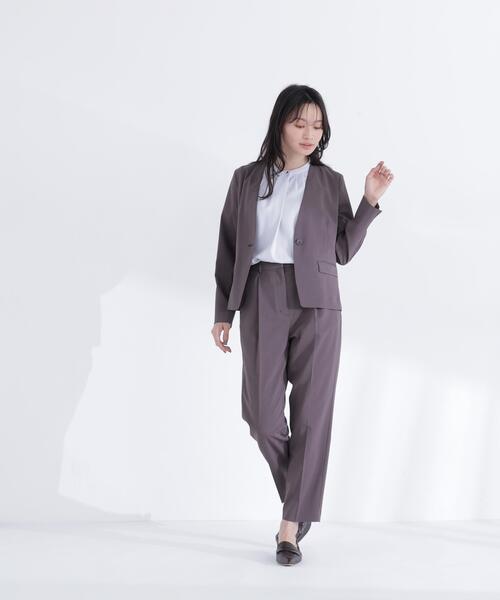 NATURAL BEAUTY BASIC（ナチュラルビューティーベーシック）の「サマードライタッチ SETUP ワンタックパンツ（その他パンツ・レディース・チャコールグレー/ベージュ/ブラウン・MEDIUM/SMALL）」の8枚目の写真