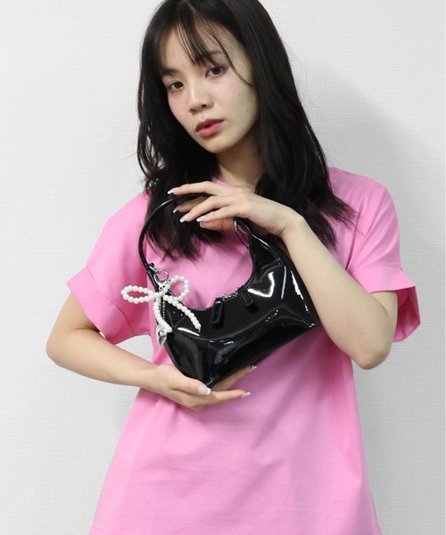THE CELL.(ザセルドット)の「チャーム付き MINIハンドバッグ MINI HANDBAG WITH CHARM(ハンドバッグ・レディース・ピンク/オフホワイト/ワイン/シルバー/ブラック・FREE)」の11枚目の写真