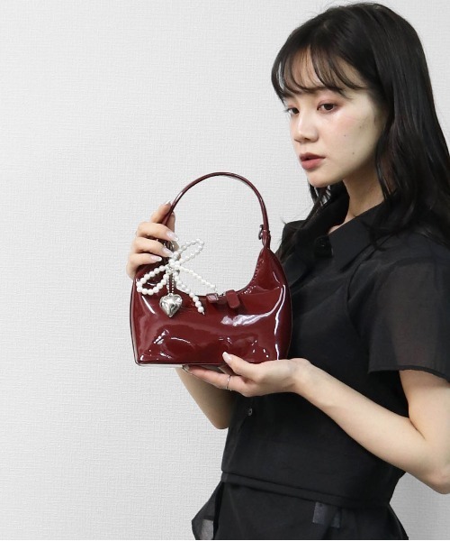 THE CELL.(ザセルドット)の「チャーム付き MINIハンドバッグ MINI HANDBAG WITH CHARM(ハンドバッグ・レディース・ピンク/オフホワイト/ワイン/シルバー/ブラック・FREE)」の15枚目の写真