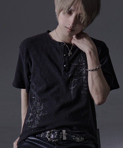 RUDOL(ルドル)の「『RUDOL/ルドル』ピグメント加工ヘンリーネックTEE(Tシャツ/カットソー・メンズ・チャコール/ワイン/アイボリー・M/L)」の3枚目の写真