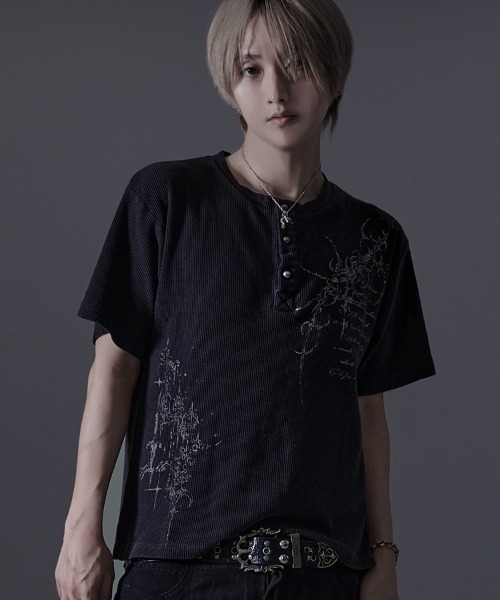 RUDOL(ルドル)の「『RUDOL/ルドル』ピグメント加工ヘンリーネックTEE(Tシャツ/カットソー・メンズ・チャコール/ワイン/アイボリー・M/L)」の5枚目の写真