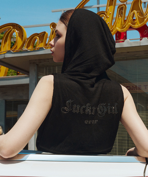 ERER(エルエル)の「Hotfix hooded Sleeveless knit Black(Tシャツ/カットソー・レディース・ブラック・F)」の3枚目の写真