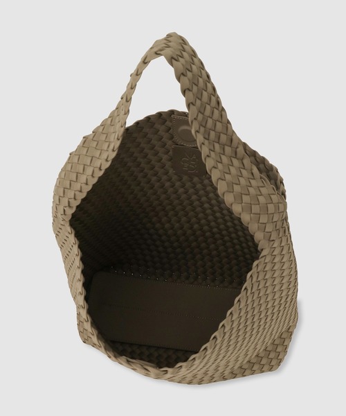 allureville(アルアバイル)の「【NAGHEDI(ナゲディ)】 MEDIUM HOBO ショルダーバッグ(ショルダーバッグ・レディース・グレイッシュベージュ・FREE)」の4枚目の写真