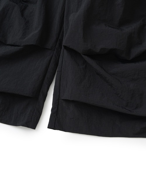 NOT4NERD(ノットフォーナード)の「NOT4NERD/ノットフォーナード/Knee Tuck Parachute Cargo Bermuda Shorts(カーゴパンツ・メンズ・ライトカーキ/ブラック・L/M)」の14枚目の写真