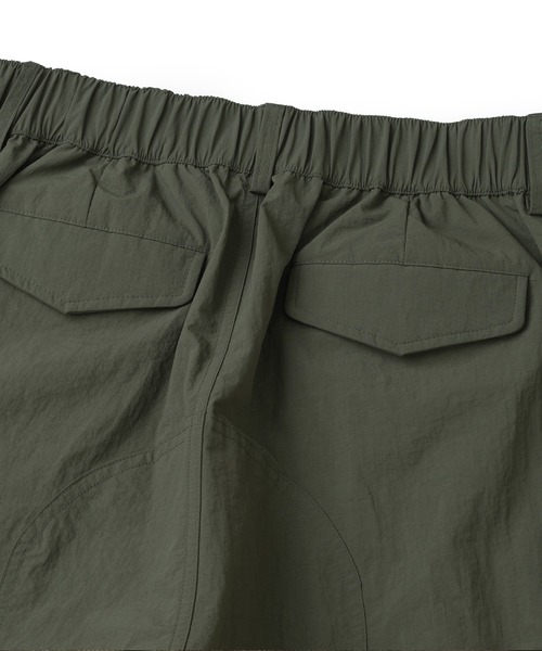 NOT4NERD(ノットフォーナード)の「NOT4NERD/ノットフォーナード/Knee Tuck Parachute Cargo Bermuda Shorts(カーゴパンツ・メンズ・ライトカーキ/ブラック・L/M)」の22枚目の写真