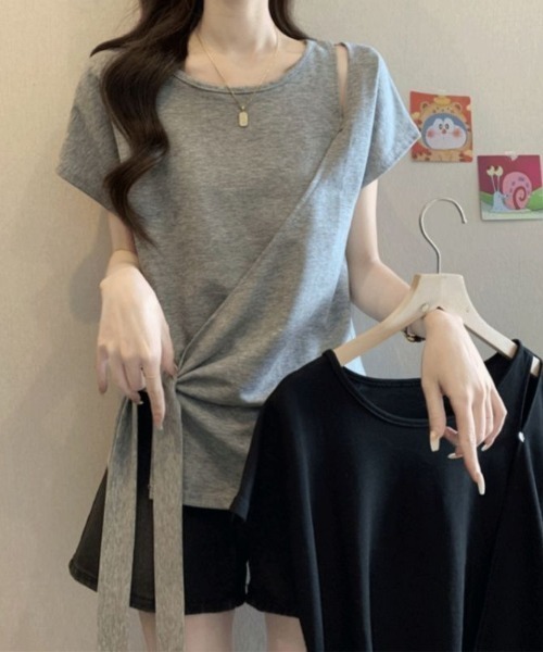 AMAJI(アマジ)の「サイドリボン アシンメトリー オフショルダー 半袖Tシャツ(Tシャツ/カットソー・レディース・ブラック/グレー・MEDIUM/LARGE/X-LARGE)」の5枚目の写真