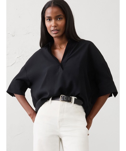 BANANA REPUBLIC FACTORY STORE(バナナリパブリック ファクトリーストア)の「BANANA REPUBLIC FACTORY STORE ドレーピーツイル スキッパートップス(シャツ/ブラウス・レディース・ベージュ/オリーブ/ブラック/ホワイト・XS/S/M/L)」の3枚目の写真