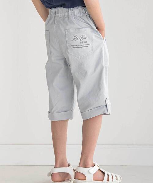 BeBe(ベベ)の「ライトオンスデニム裾ロールアップハーフパンツ(90~150cm)(デニムパンツ・キッズ・グレー・140cm/150cm/130cm/120cm)」の1枚目の写真