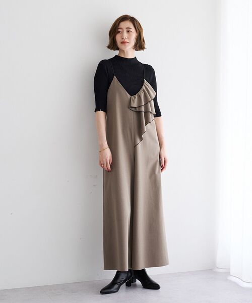 YECCA VECCA(イェッカヴェッカ)の「ラッフルキャミオールインワン(サロペット/オーバーオール・レディース・ダークベージュ/ブラック・FREE)」の20枚目の写真